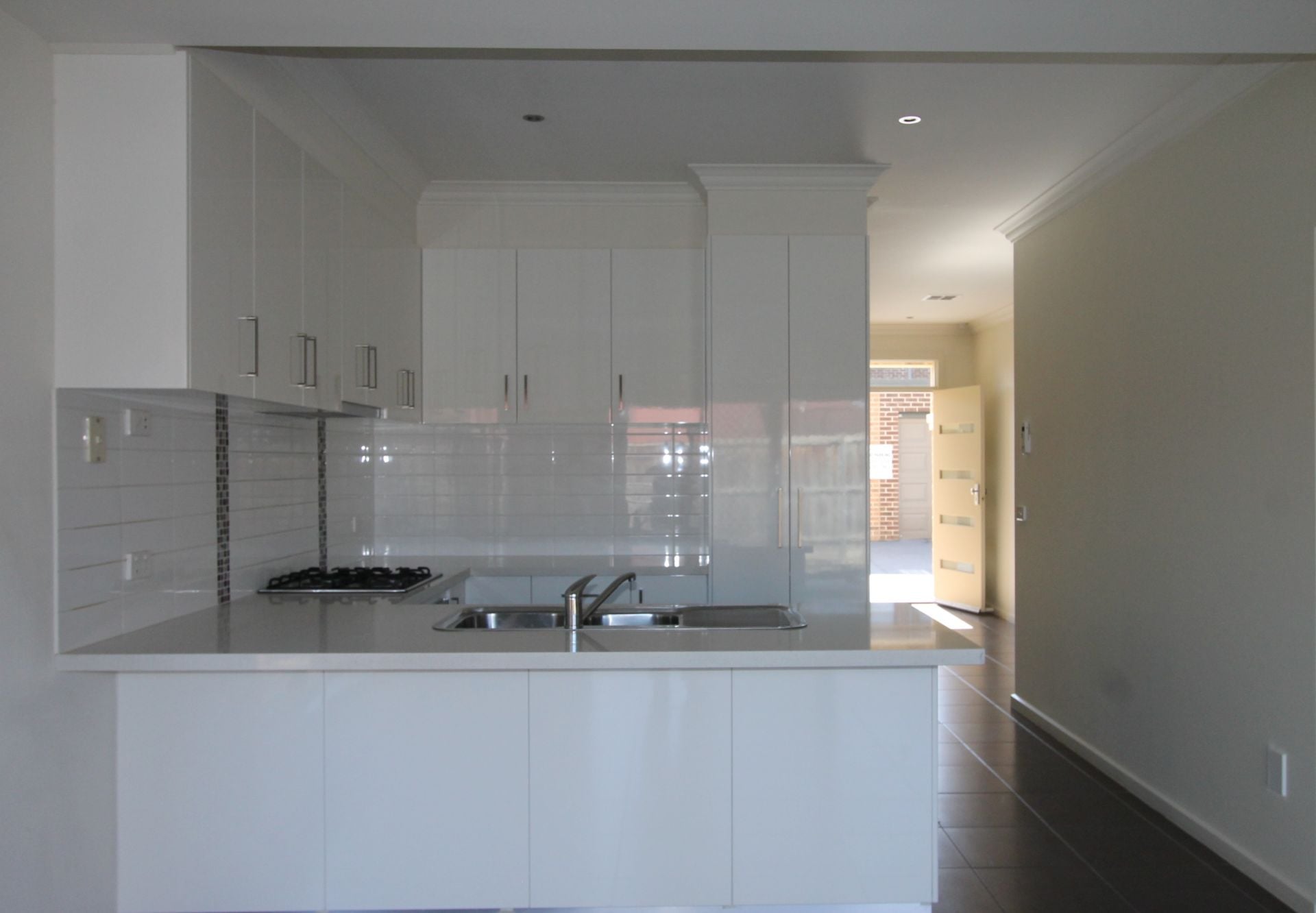 FANTASTIC TOWNHOUSE AWAITS!!