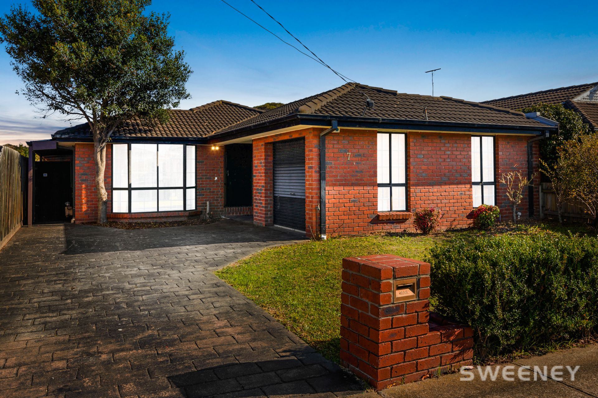 7 Mildenhall Court, Altona Meadows - Thumbnail 2