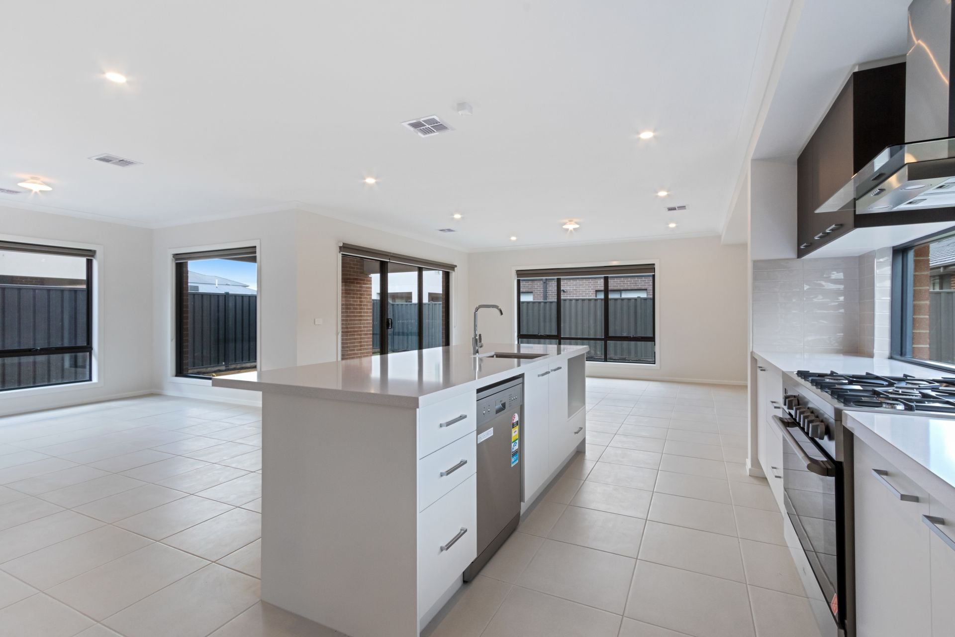 STYLISHNESS, SIZE & LOCATION, WHAT A WINNER!  ** ON HOLD **