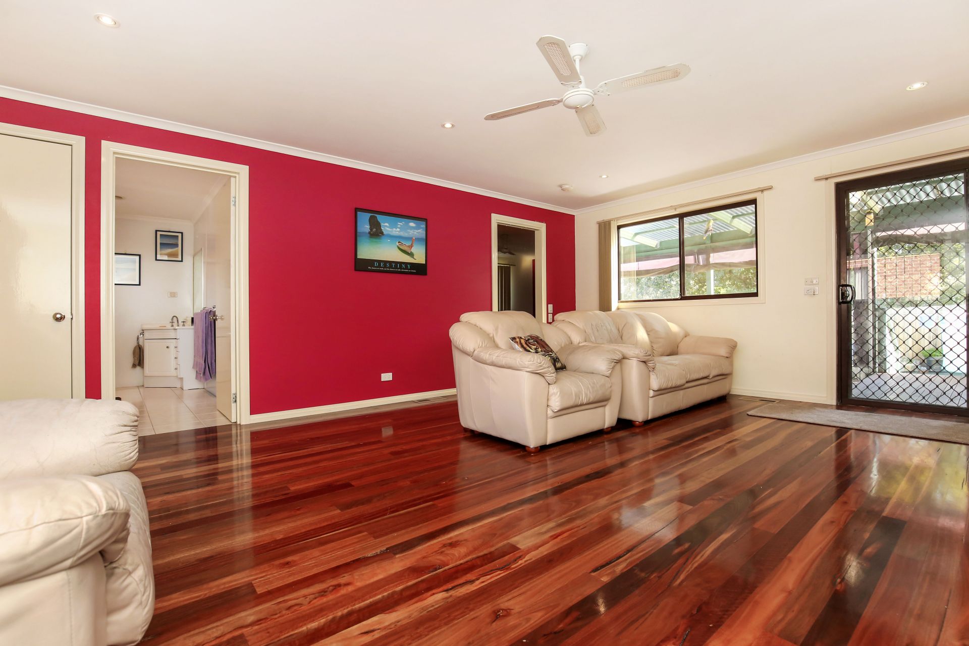 Superb Living In Supersized Surrounds
