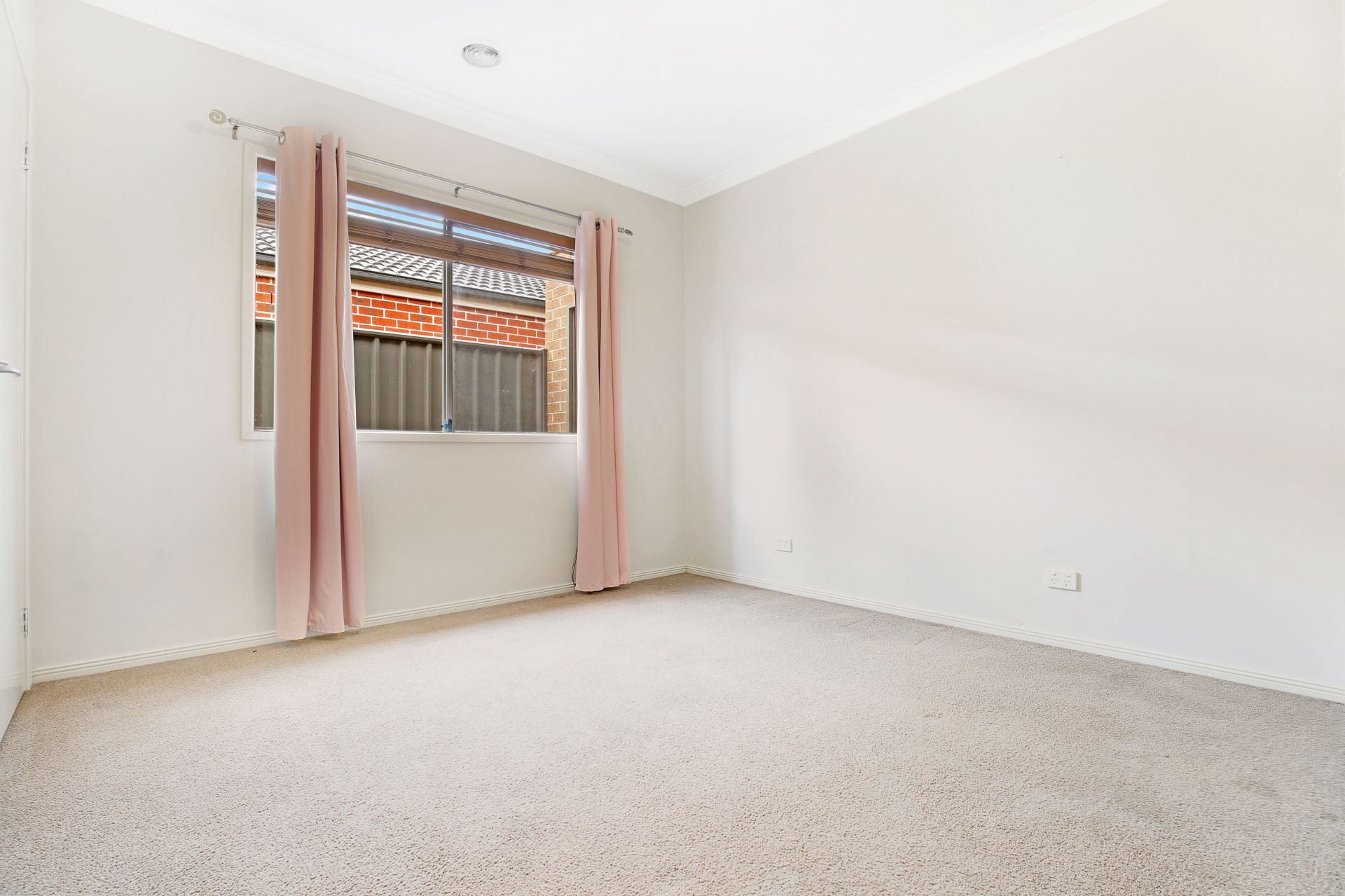 FAMILY HOME IN HAWKESTOWE!