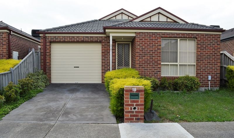 18 Charteris Grove, Epping