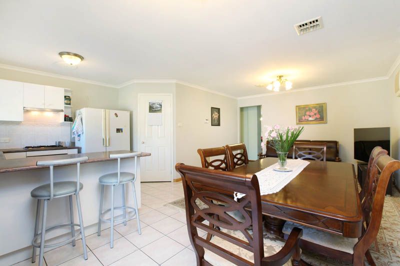 17 Stoneman Turn, Caroline Springs - Thumbnail 6