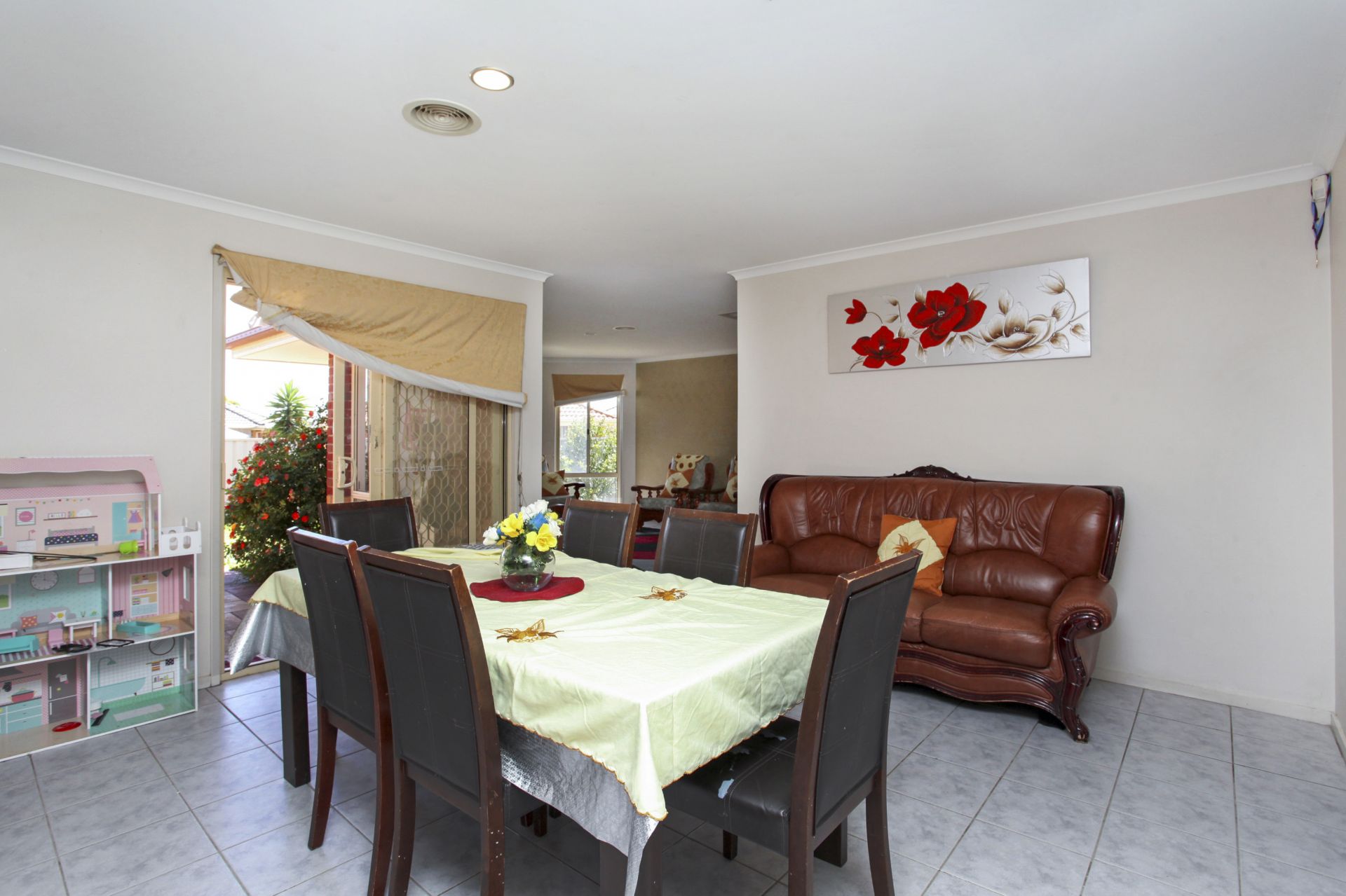 2 Moreton Close, Caroline Springs - Thumbnail 8