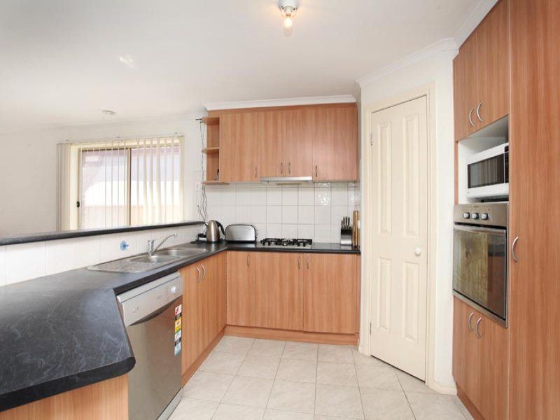 22 The Parkway, Caroline Springs - Thumbnail 3