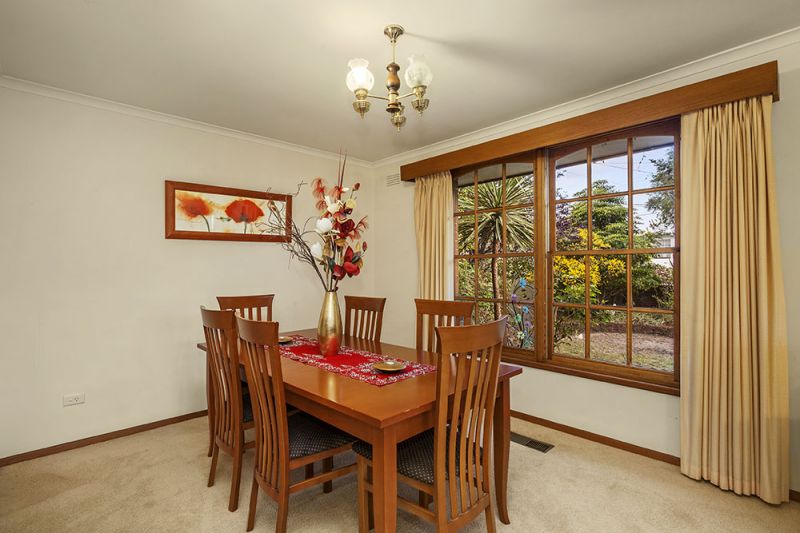 35 Hillside Road, Mount Waverley - Thumbnail 5