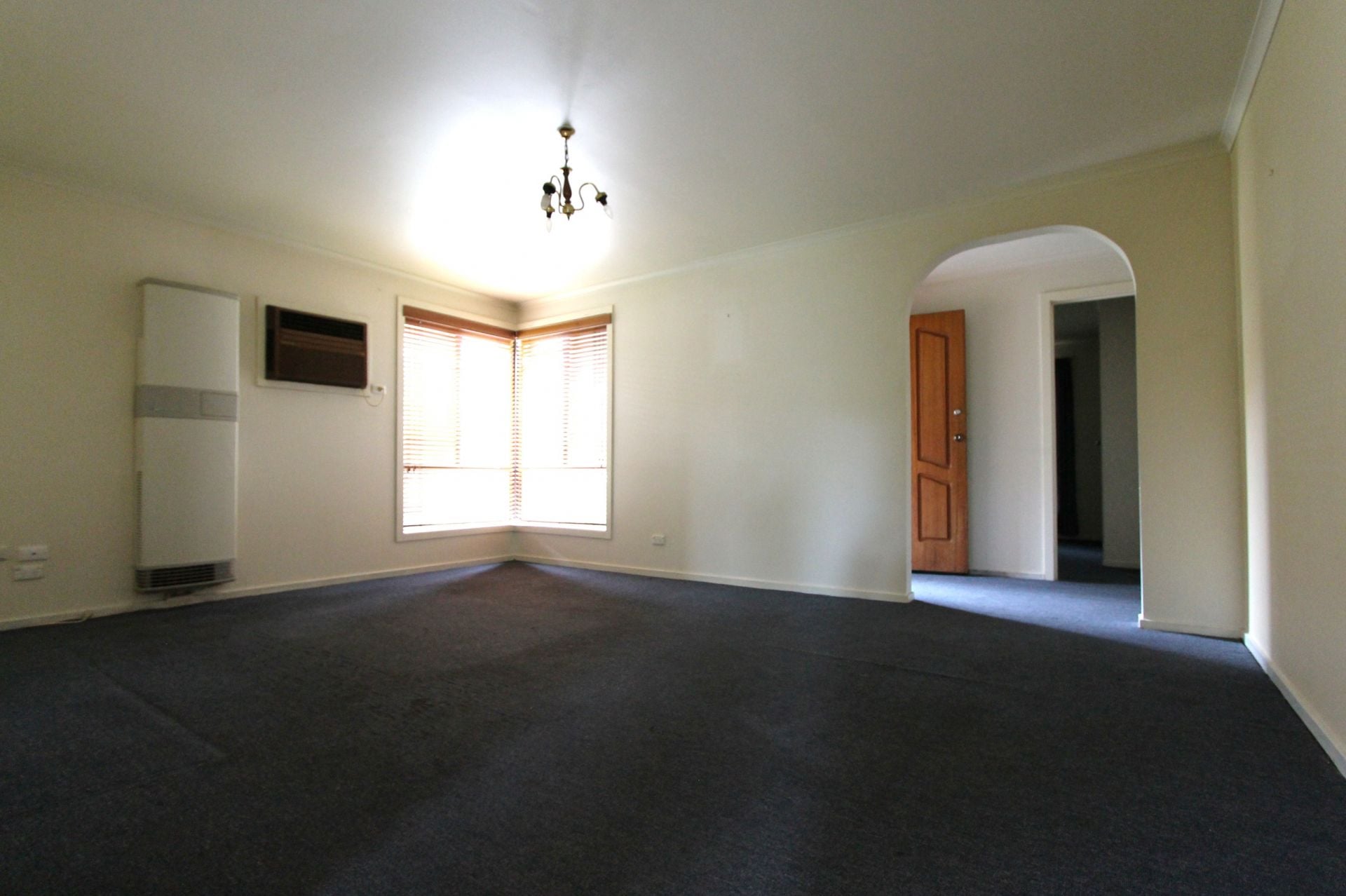 COMFORTABLE & AFFORDABLE FAMILY HOME!!