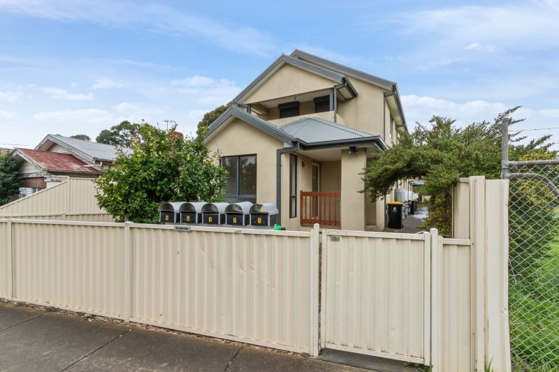 2/15 Ararat Avenue, Coburg North