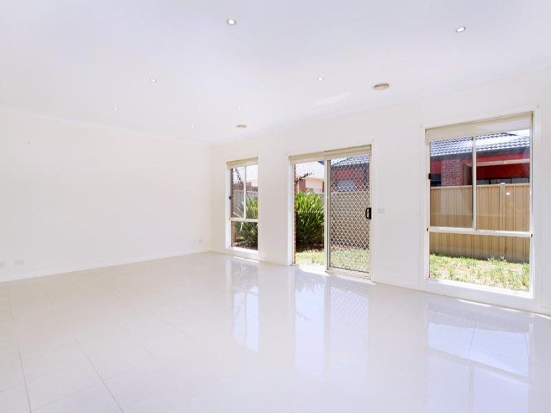 10 Parsley Street, Caroline Springs - Thumbnail 6
