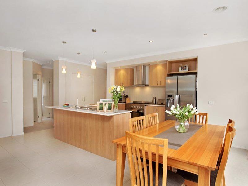 33 Barrington Circuit, Caroline Springs - Thumbnail 4