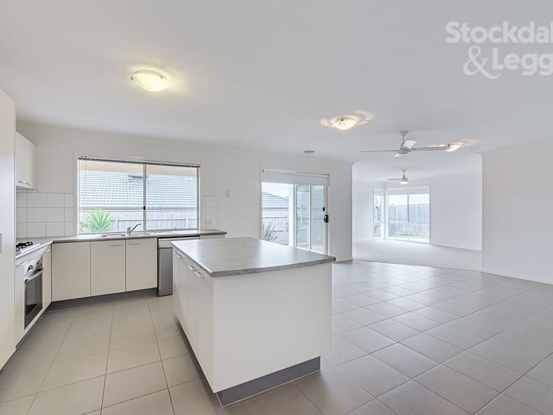 11 Viewpoint Avenue MERNDA, Mernda - Thumbnail 6