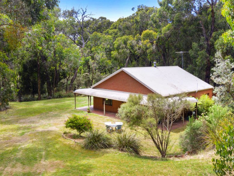24.71 acres with pristine bushland, homestead and shedding.