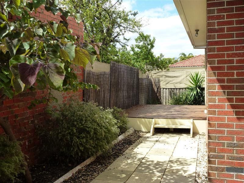 Low Maintenance Living In Reservoir!