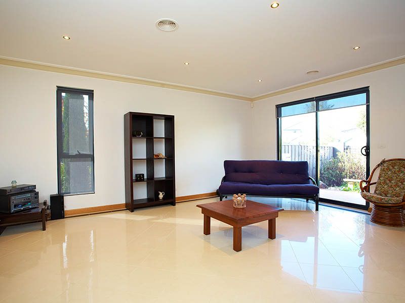 7/2 Sandlewood Close, Sanctuary Lakes - Thumbnail 4