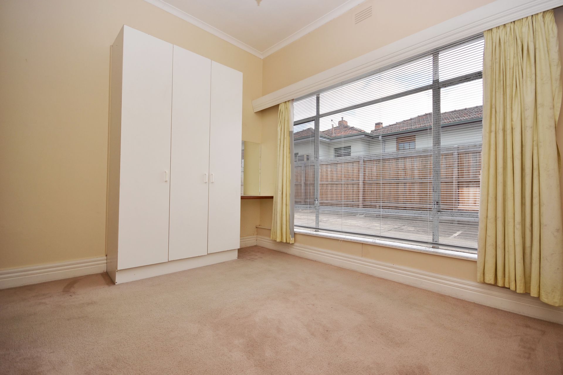 FABULOUS LOCATION & PRICED TO PLEASE