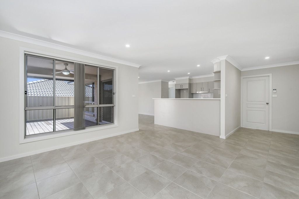 1/18 Reliance Crescent, LAURIETON NSW 2443