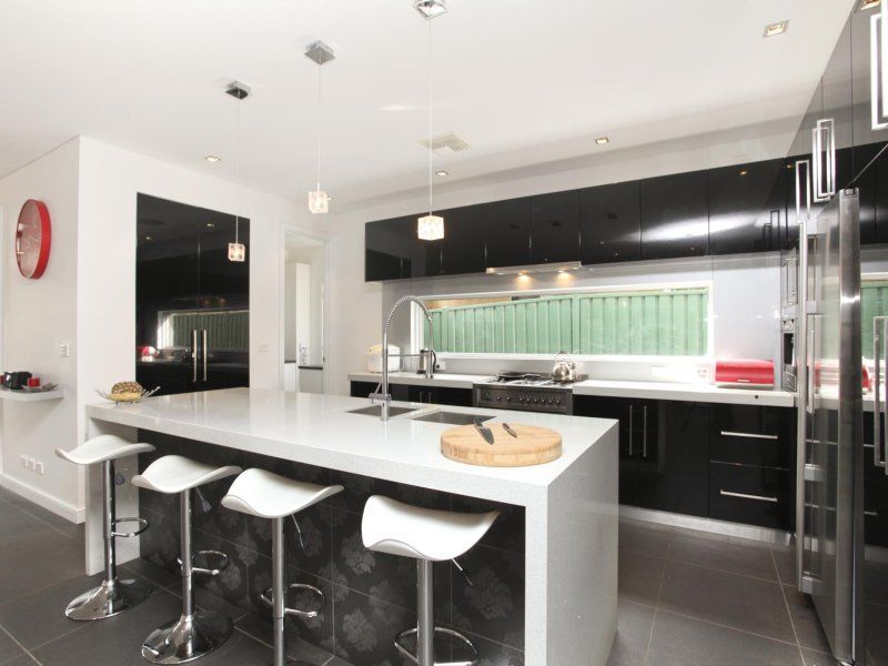 31 Caesia Way, Caroline Springs - Thumbnail 3