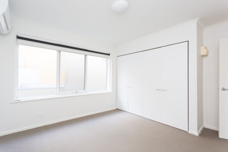 8/47 Spenser Street, St Kilda - Thumbnail 6