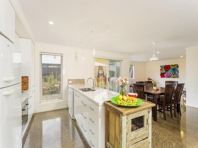 2/53 Madeley Street OCEAN GROVE VIC, Ocean Grove - Thumbnail 2