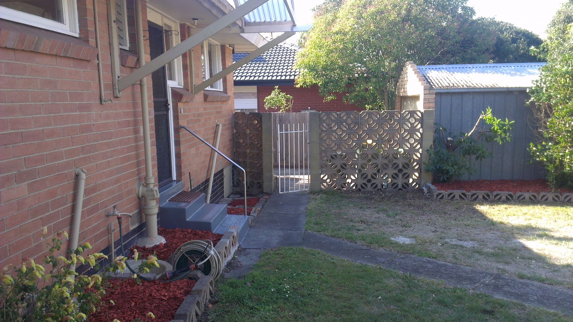 CONVENIENCE - EVERYTHING WITHIN WALKING DISTANCE!