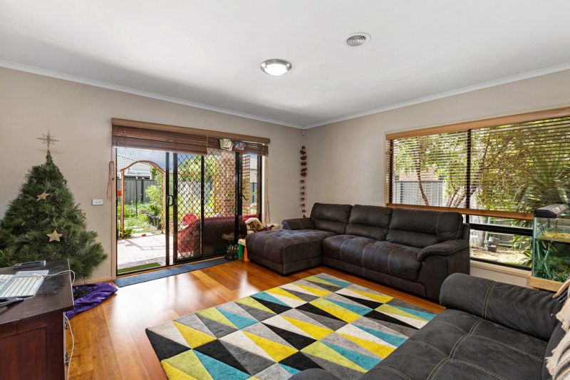 16 Blunden Grange, Point Cook - Thumbnail 3