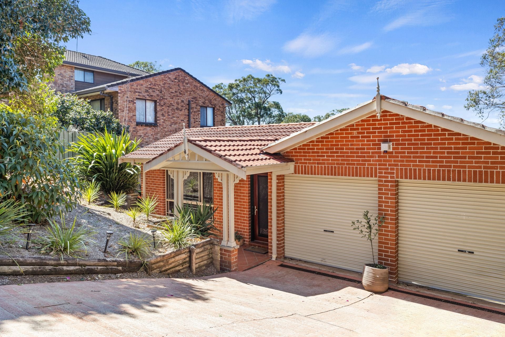 33 Banks Place, Barden Ridge, Barden Ridge - Thumbnail 2