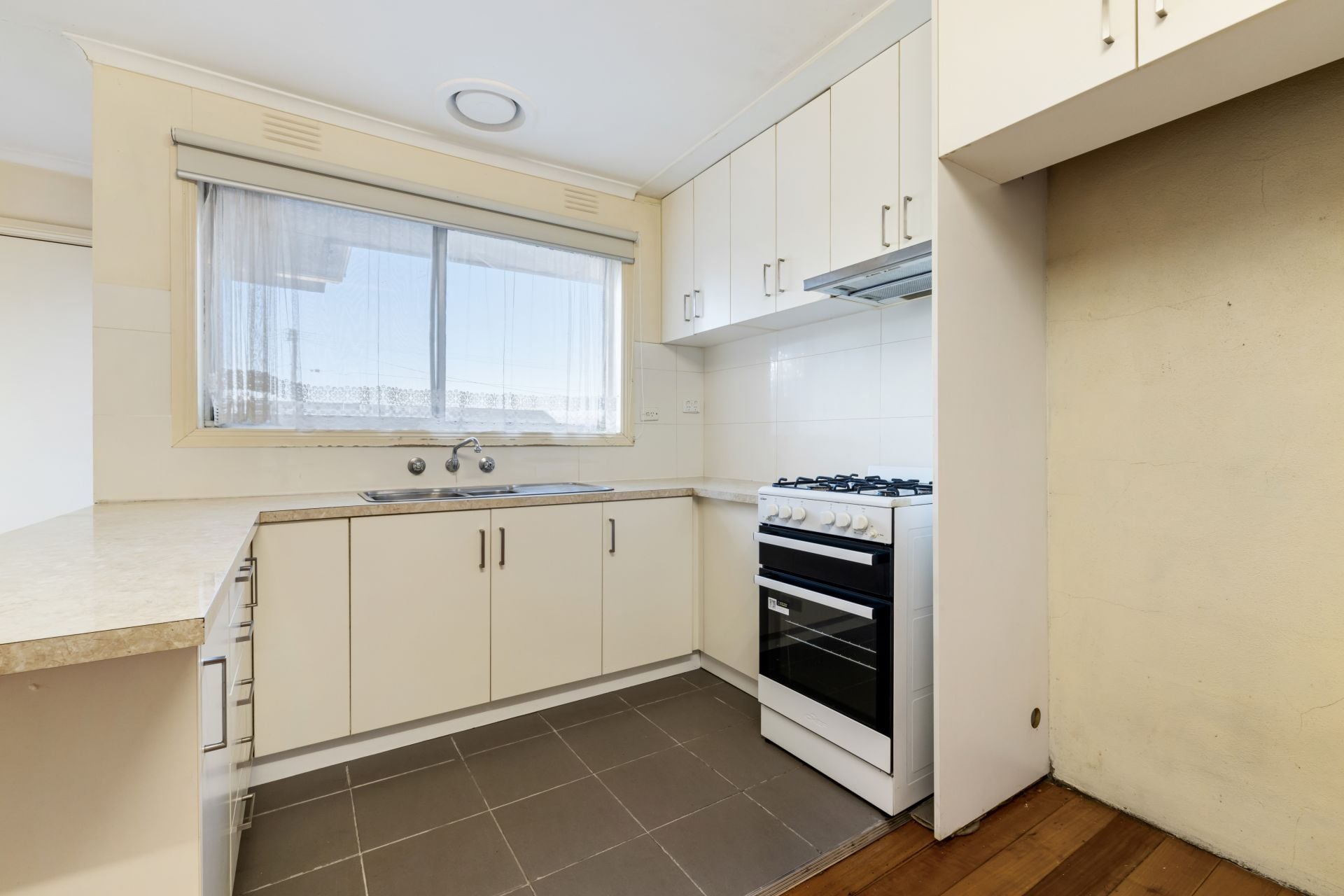 2 BEDROOM DELIGHT.