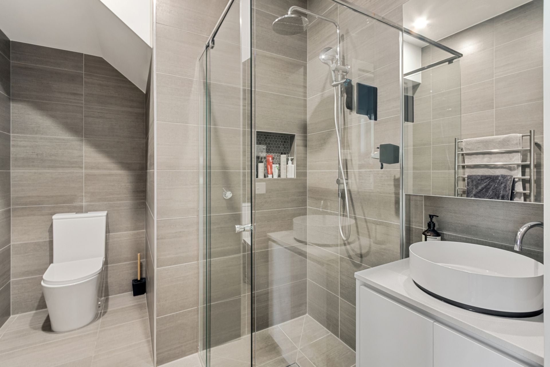 Stylish 2-Bedroom Townhouse in Prime Reservoir Location