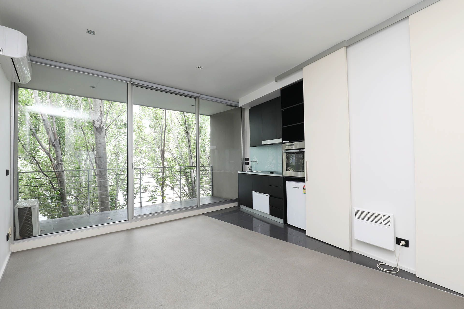 9/186 Barkly Street, St Kilda - Thumbnail 2