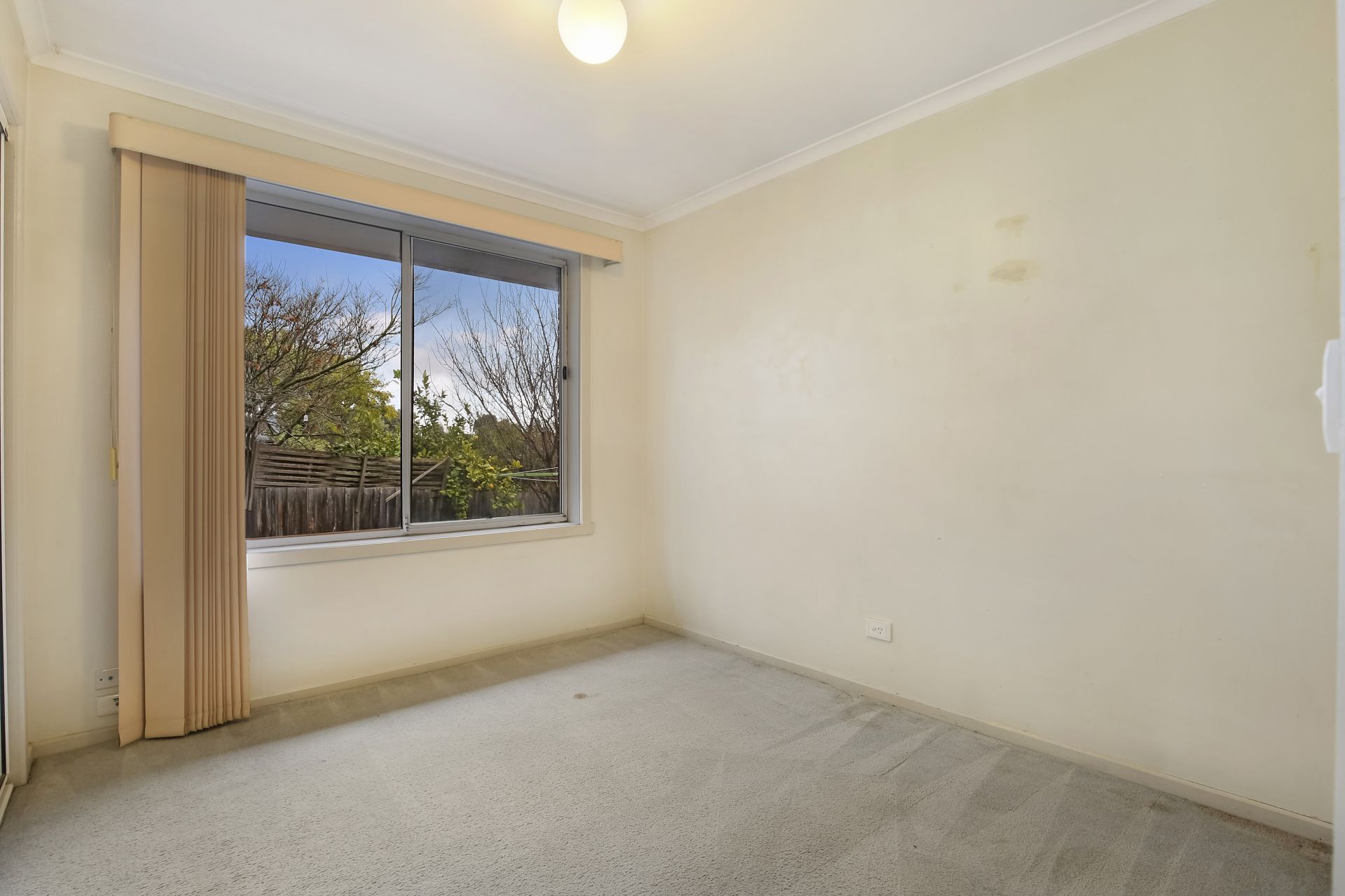 QUIET COURT LOCATION AND CLOSE TO ALL AMENITIES!