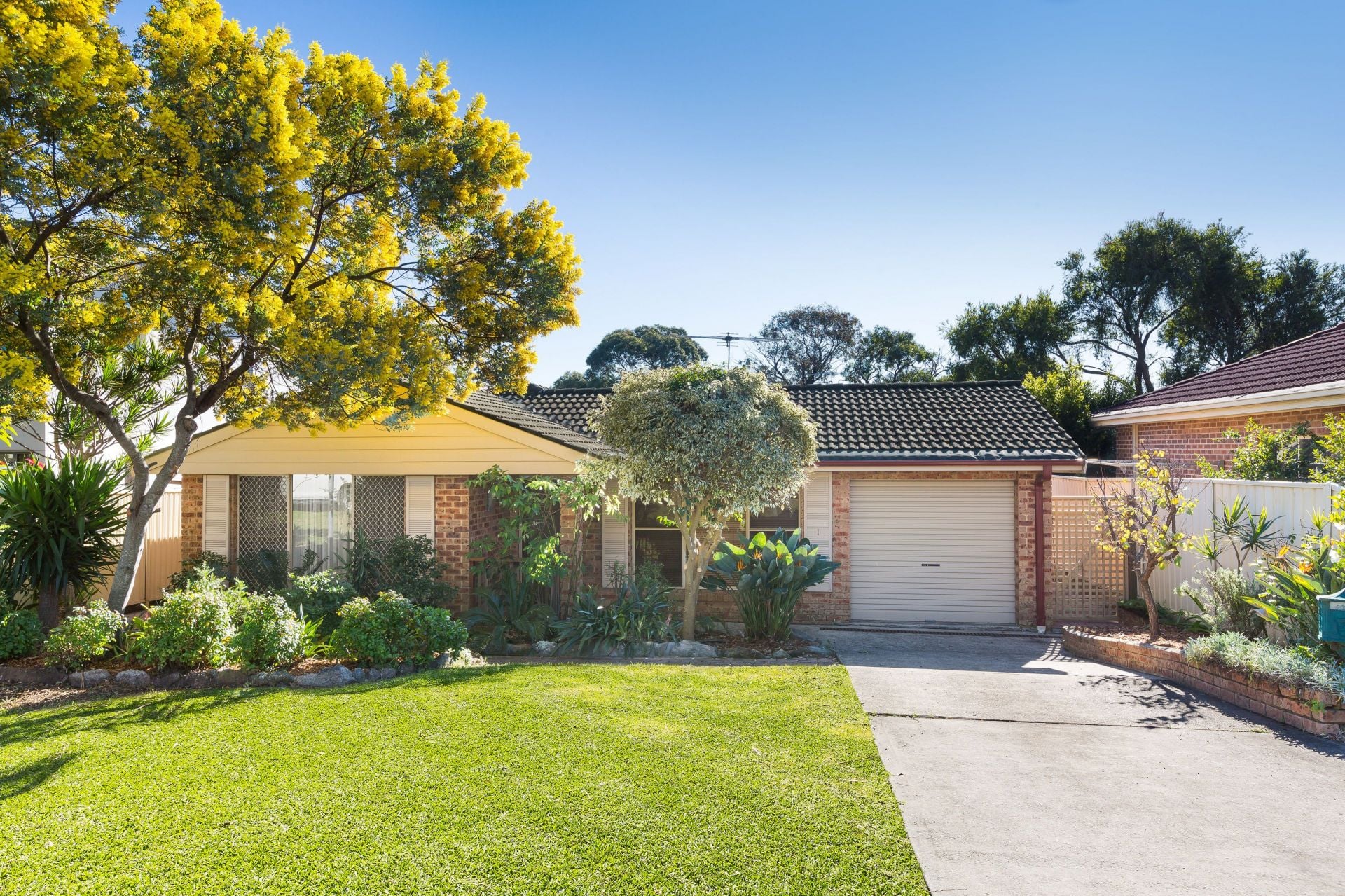 1 Bulwarra Street, CARINGBAH SOUTH