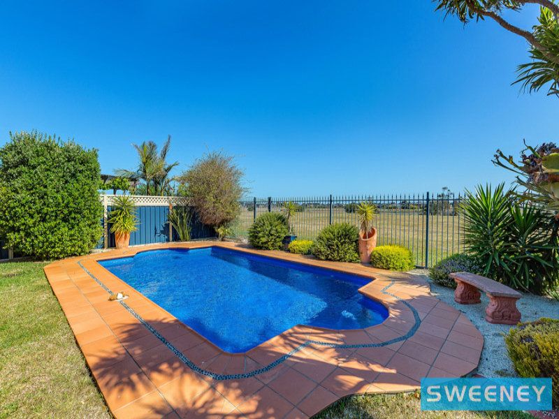 56 Featherby Way, Altona Meadows - Thumbnail 2