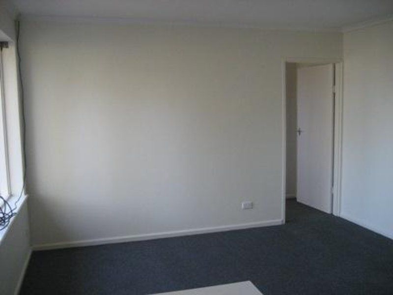 Neat & Tidy One Bedroom Apartment In Good Location