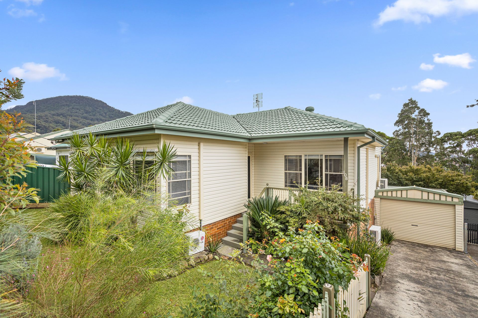 Real Estate For Sale 108 Panorama Drive Farmborough Heights , NSW