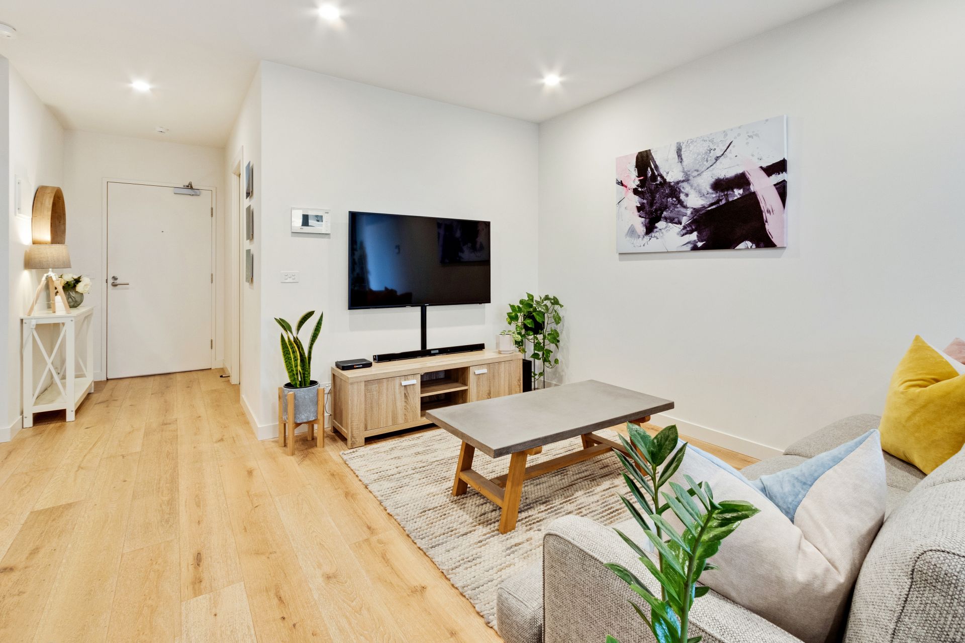 Vibrant Apartment Living In Lifestyle Hot Spot