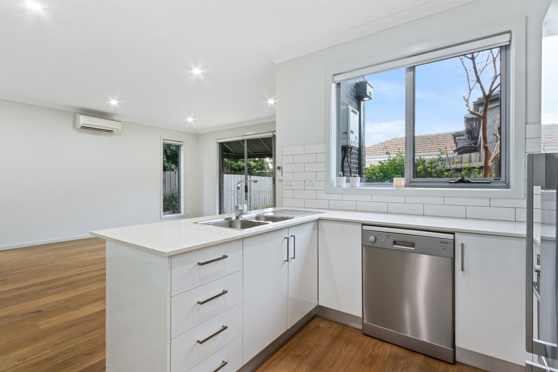 Immaculate townhouse in Prime Location