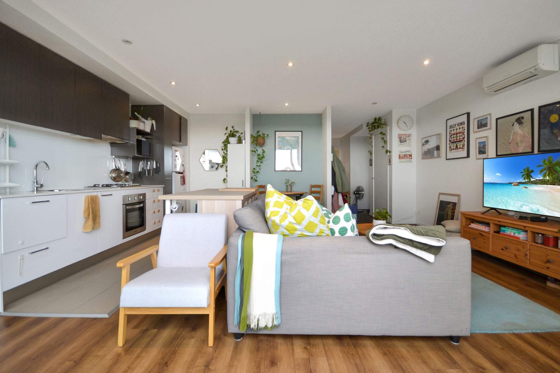 STYLISH APARTMENT LIVING IN A VIBRANT LIFESTYLE SETTING