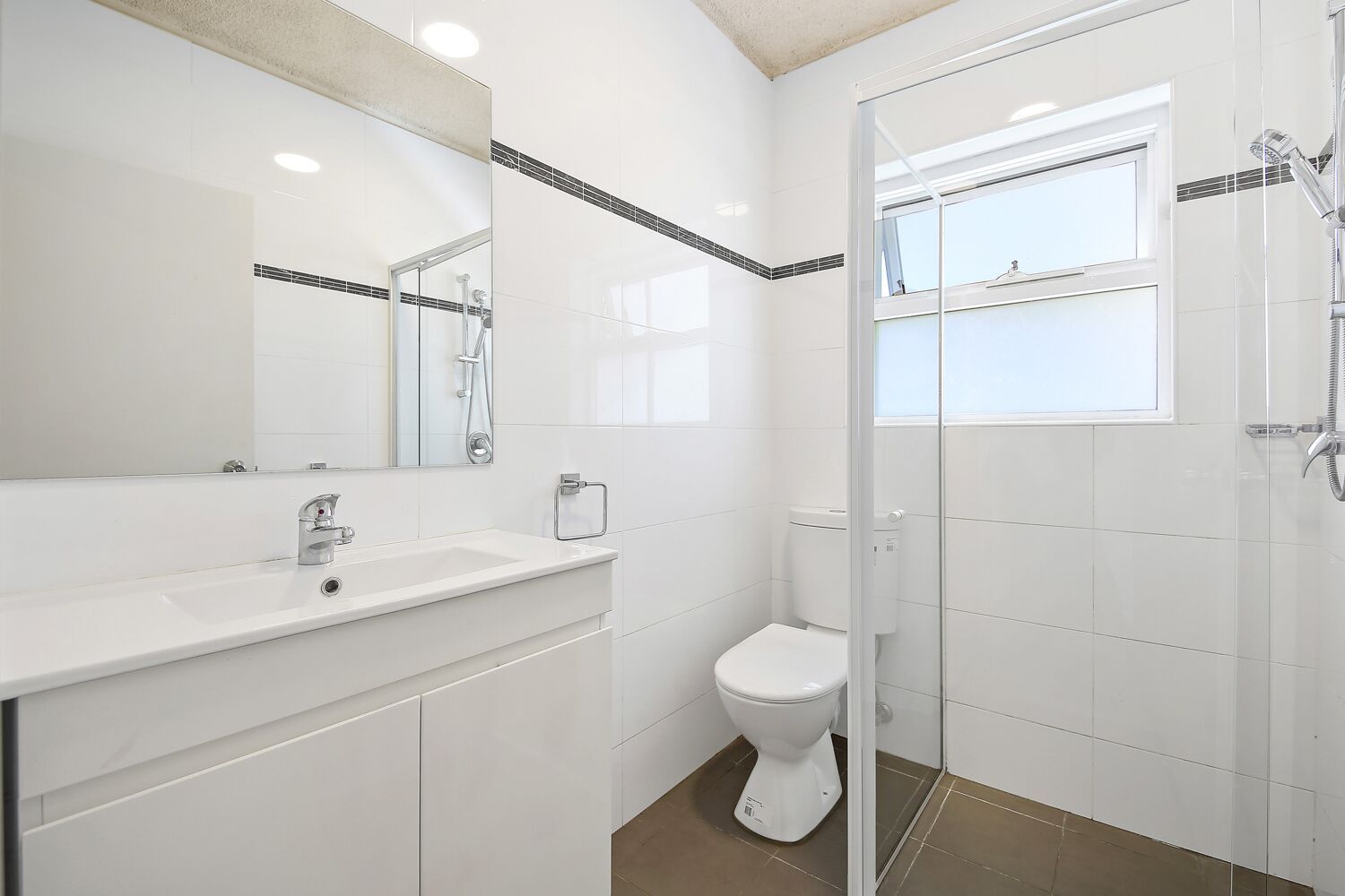 Light & Bright 2 Bedroom Apartment