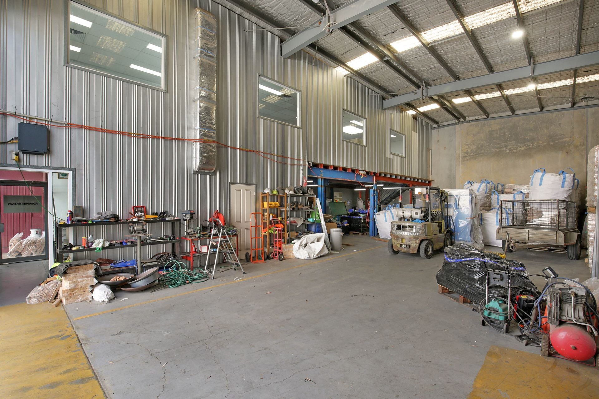 A CHARMING PROPERTY WITH LOTS OF OFFICE AREA