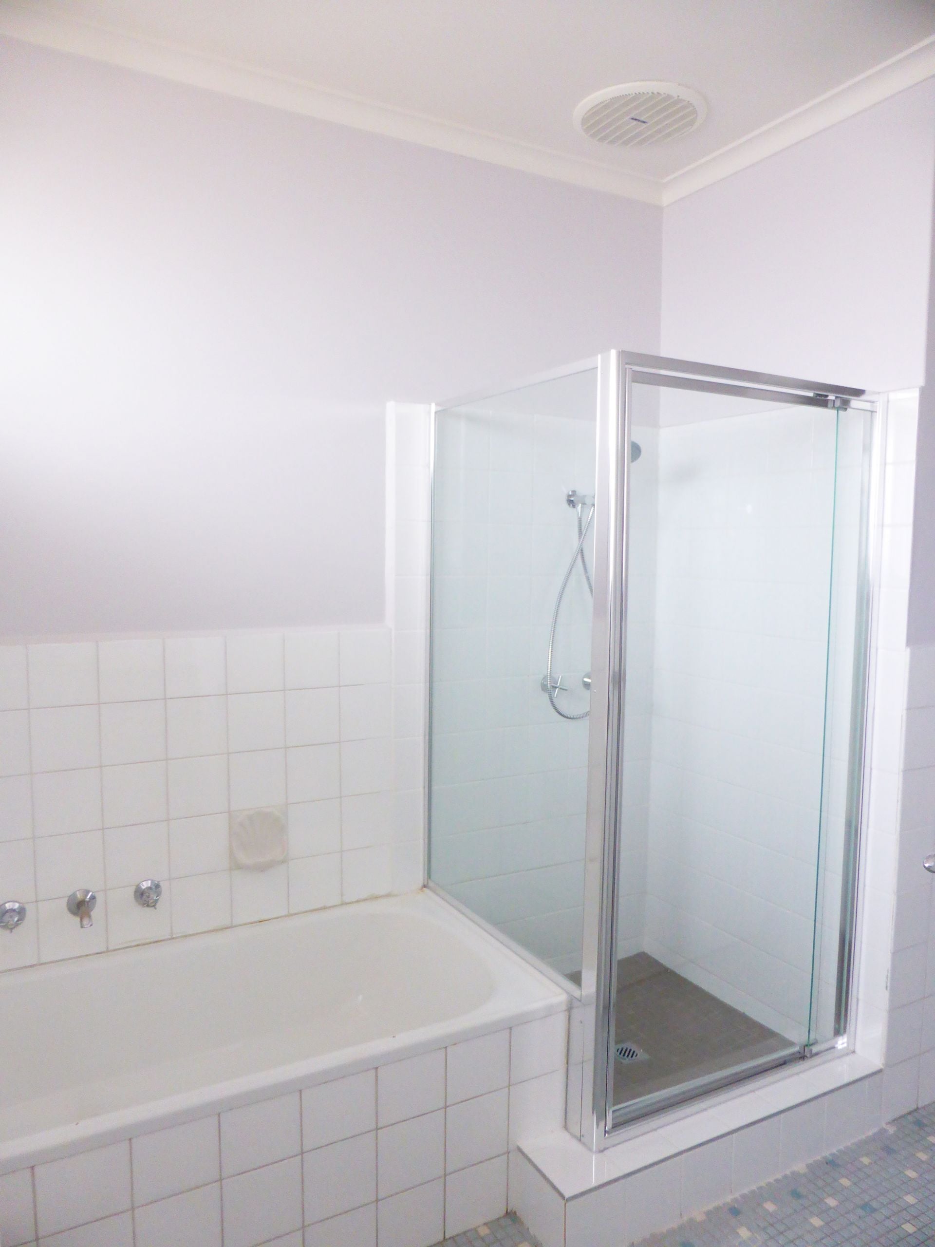 Spacious Two Bedroom Apartment in Great Location