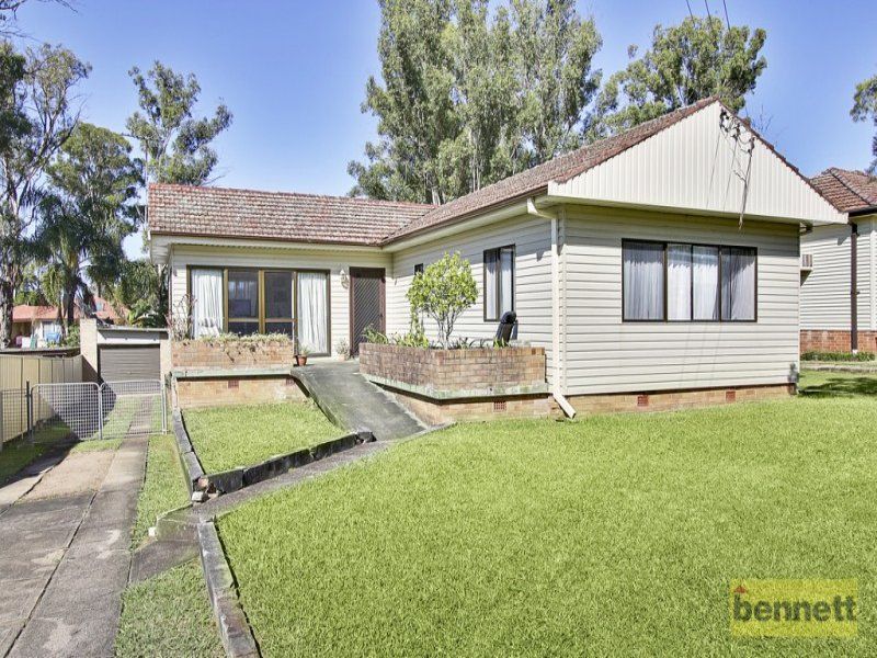38 Lincoln Drive, Cambridge Park - Thumbnail 2
