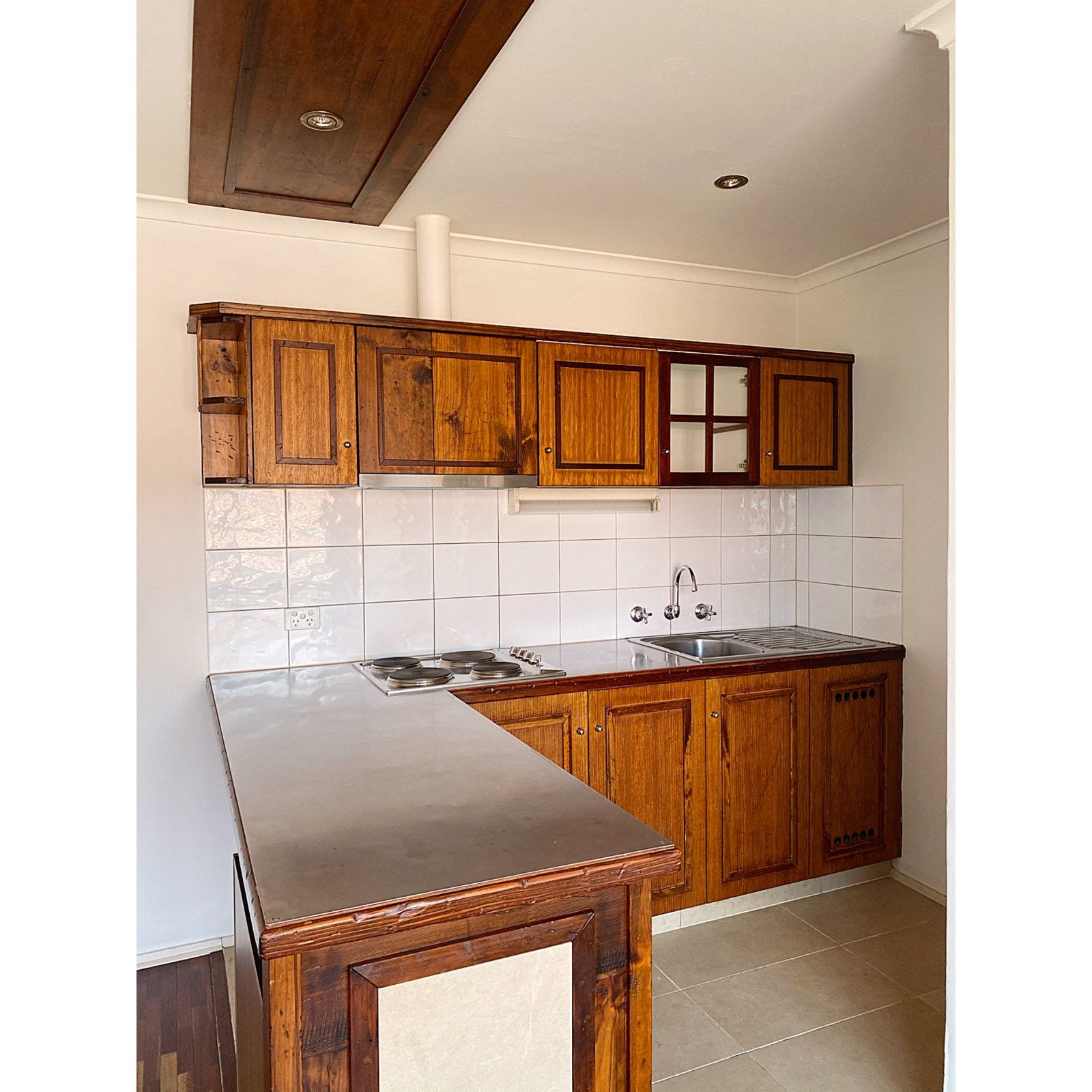 Refurbished Apartment, High Street At Your Doorstep