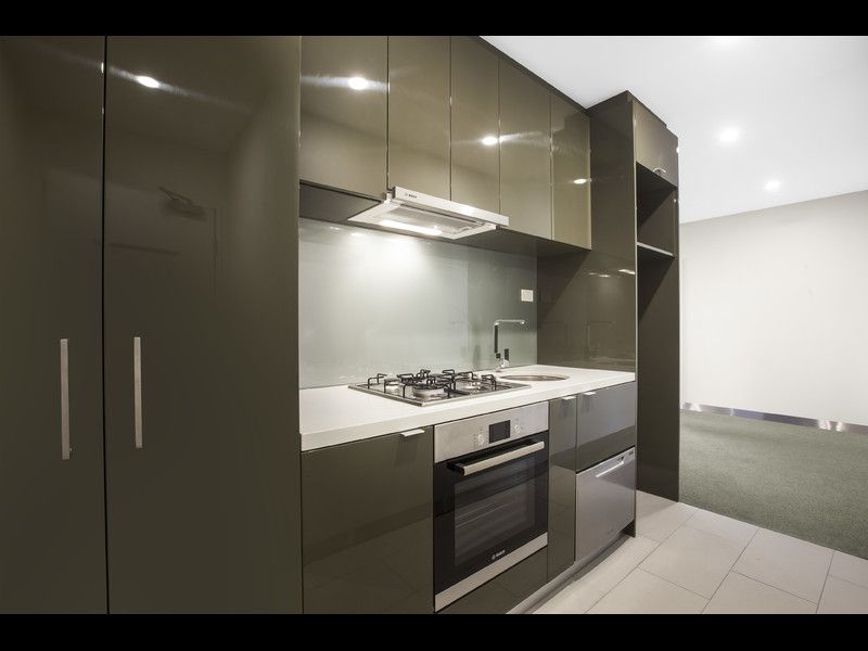 702/33 Clarke Street, Southbank - Thumbnail 4