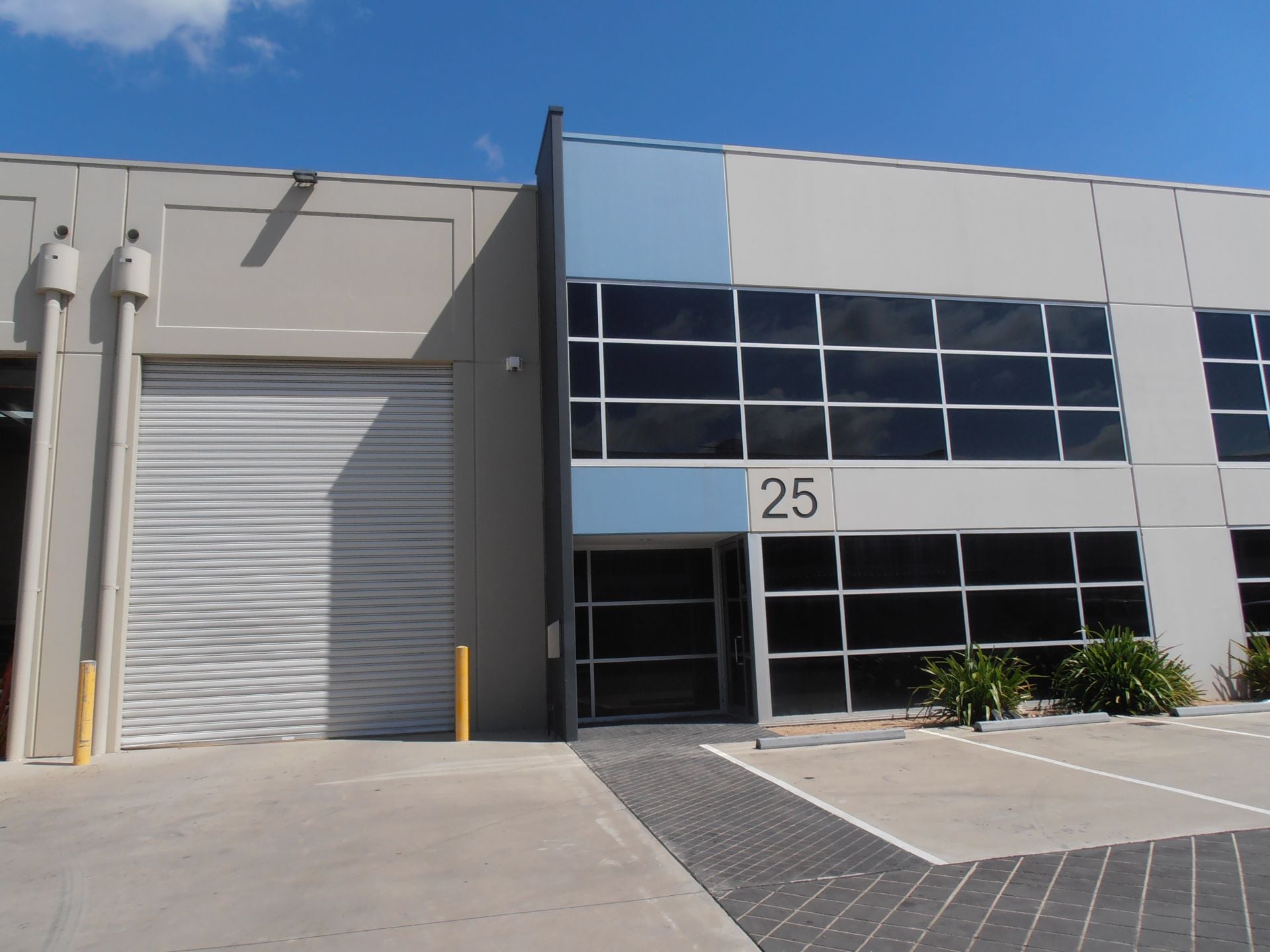 QUALITY WAREHOUSE IN EXCELLENT LOCATION!