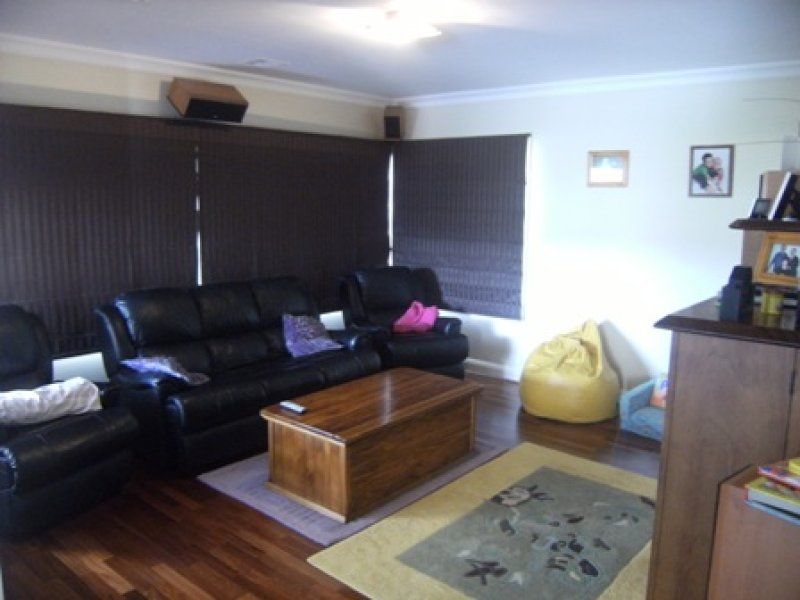 10 Waranga Close, Caroline Springs - Thumbnail 4