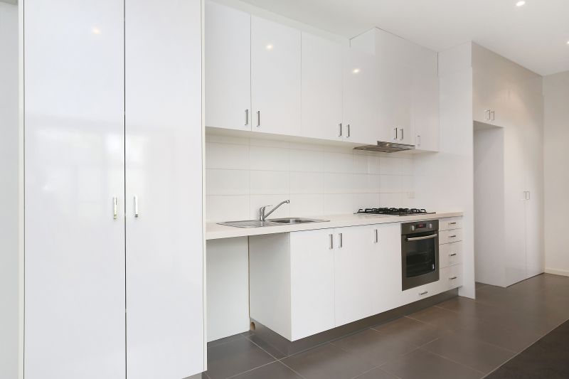 8/99 Barton Street, Reservoir