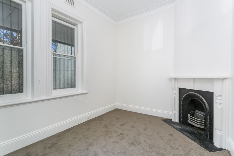 Sophisticated Annandale Terrace  Like Brand New!