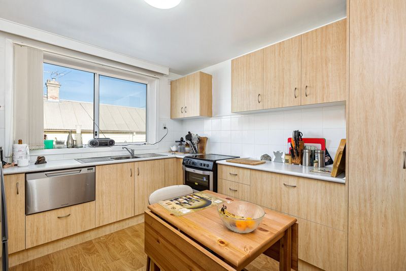 2/117 Albert Street, Seddon - Thumbnail 5