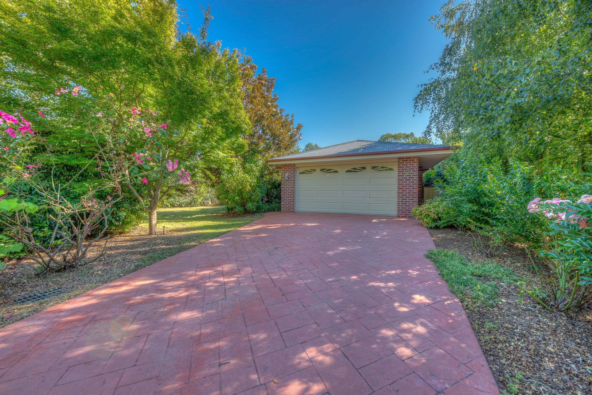 83 Station Street, Porepunkah Dickens Real Estate