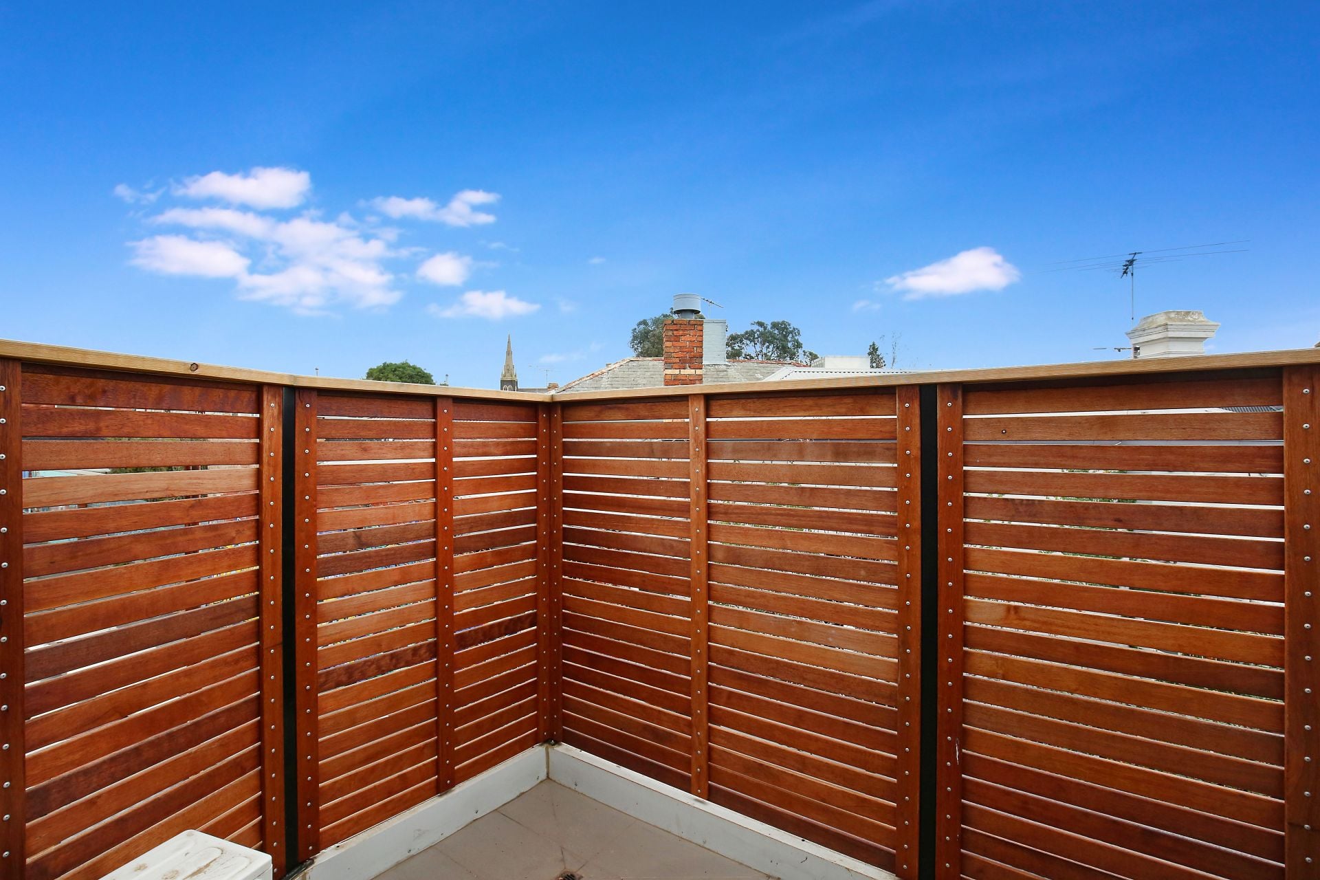 One Bedroom Plus Study Townhouse in Prime Locale!